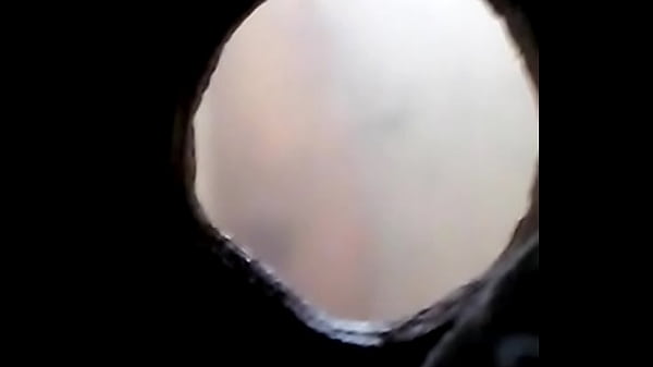 Download Video - Espiando A Mi Prima Saliendo De La Ducha