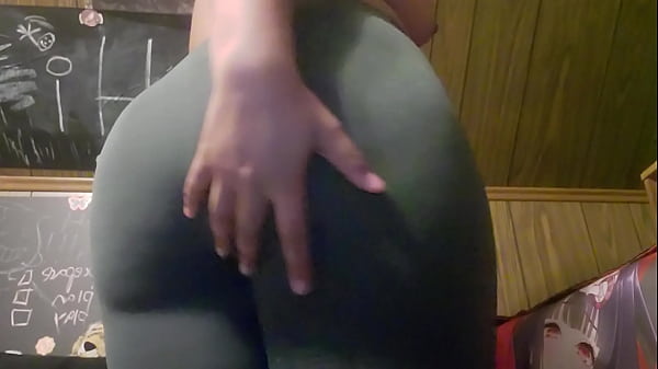 Ebonybeary - Jiggling My Thick Ass and Thighs in the Camera After Stepping Out of Tight Leggings Clinging to Cellulite