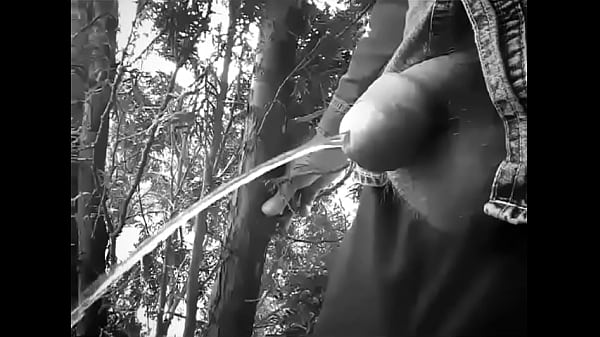 Pee vid in black & white