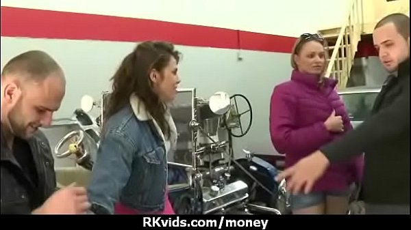 Amateur has sex for some quick cash 10