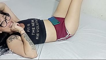 Hot stepdaughter provokes her stepfather