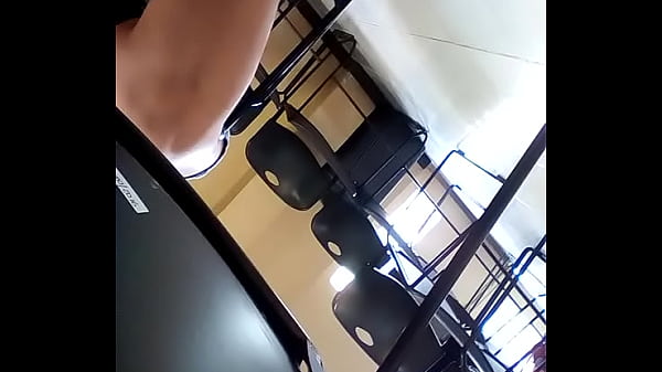 GORDITA PIERNUDA