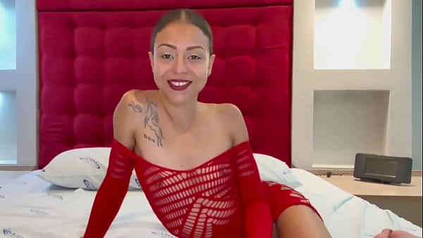 Petrova cheia de tesao querendo afundar o consolo na buceta