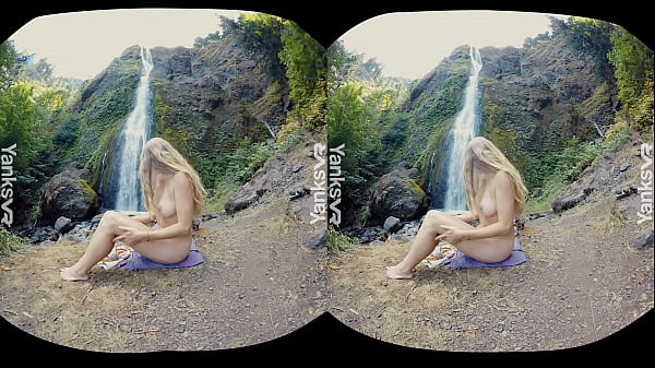 Yanks Amateur Beauty Verronica Masturbating In VR