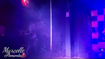 MORENA TRANSA EM BALADA FECHADA