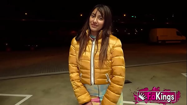 Download Video - Met her in the street&colon; PUBLIC ADDICTED Jennifer and her GREAT LATIN ASS&excl;&excl;