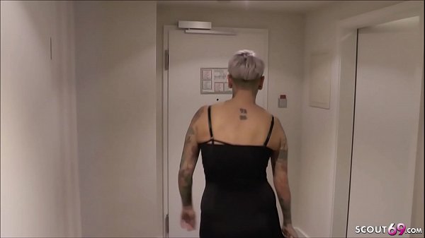 Download Video - German MILF - Zwei Schwarze MEGA PIMMEL fuer Deutsche MILF Cat Cox Dreier