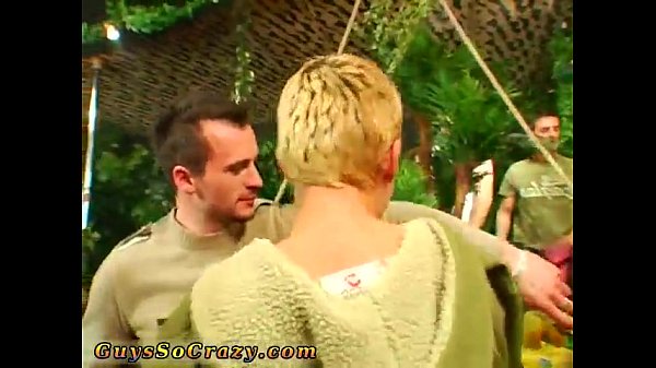 Groupe Éjaculations Masculines Gay Première Fois Des Dizaines De Mecs Vont À La Banane