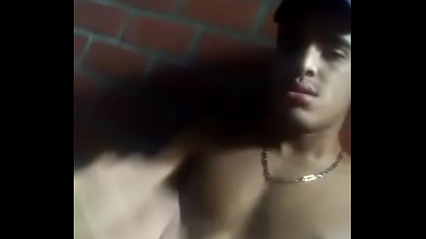 Download Video - Venezolano se la corre