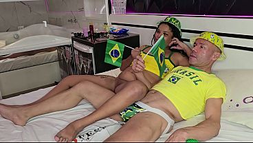 Trocando o jogo do Brasil na copa 2026 por um c&uacute; e uma buceta