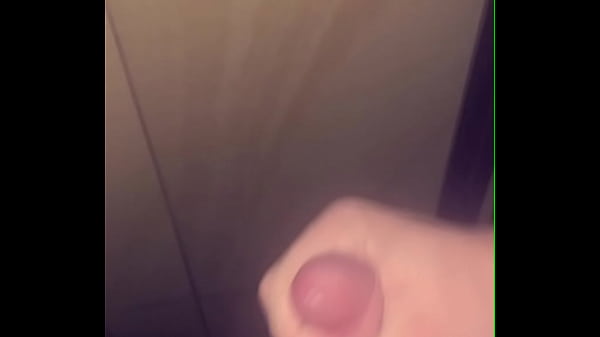Jeune Garçon Cumin Sous La Douche