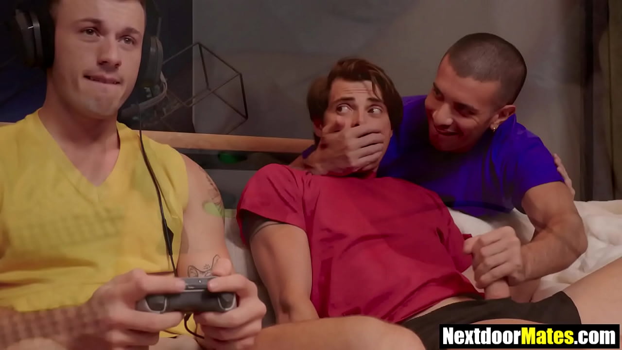Chicos calientes follan junto a un amigo de juegos
                     blowjob handjob threesome gay bareback muscular athletic hunk jock gay blowjob gay sex gay anal gay porn gay jocks gay handjob hot gays hot guys gay hunks sneaky sex bareback anal gay sex muchos negros