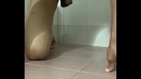Homme Apprenant La Pisse De Chien