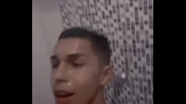 Miojo batendo uma no banho