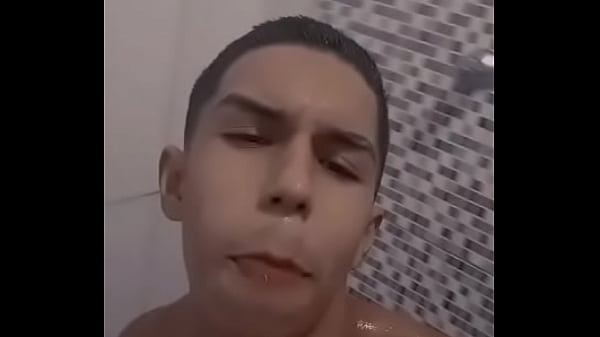 Miojo batendo uma no banho