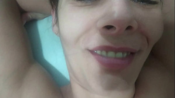 Download Video - Evang&eacute;lica &eacute; afastada da igreja por ter vazado v&iacute;deo trepando com um garoto de 18 anos