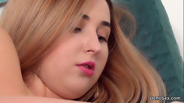 Unmistakable kitten pleases pink fuckbox until ...