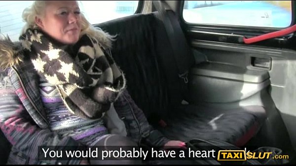 Blonde chick deeply pounded at the backseat of a taxi