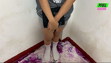 LA MAS CULONA DEL SALON LLEGA a mi casa a hcaer la tarea ELLA toda inocente deja la tarea para ma&ntilde;ana para coger conmigo