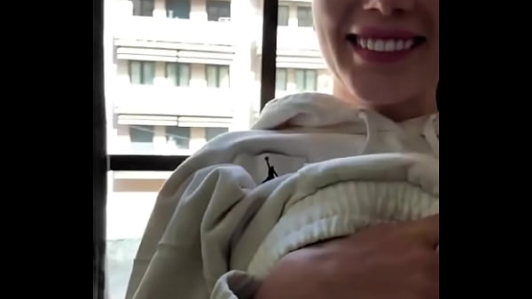 Naked “hi” to neighbours  RT if you wish to see me nude from your window