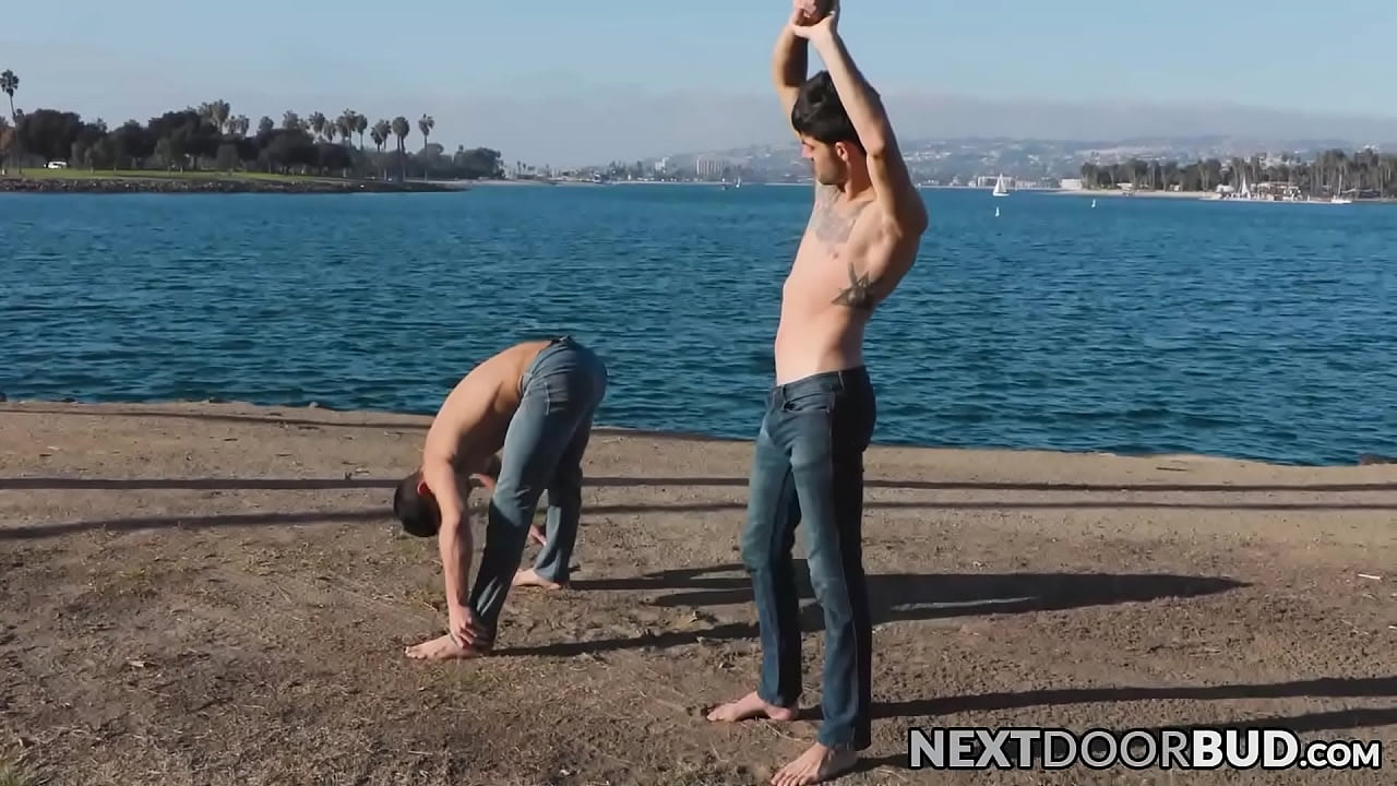 Compañeros de entrenamiento Leeroy Jones y Jim Fit en un increíble sexo gay
                   anal hardcore blowjob deepthroat kissing gay bareback athletic big cock jock big dick foreplay nextdoorbud leeroy jones jim fit muchos negros