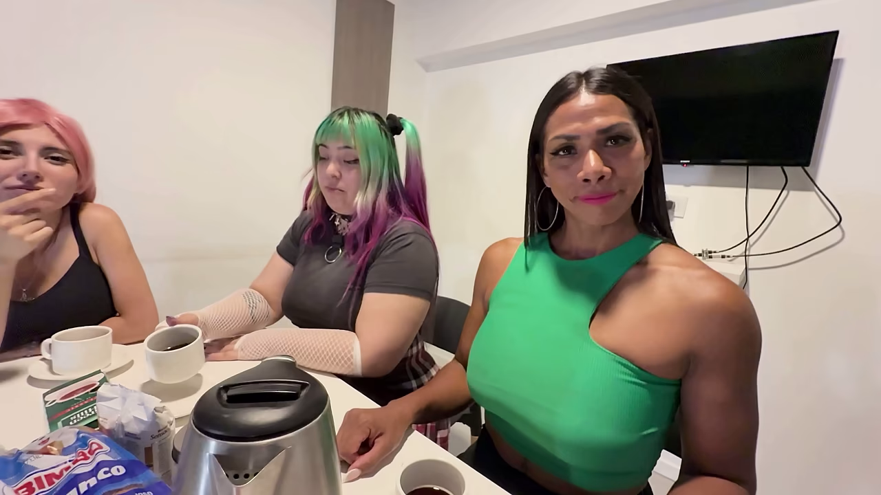 Esta familia se vuelve loca cuando el padre no est&aacute_ . TRAILER