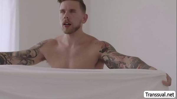 Ts Seins Nus Se Fait Défoncer Le Gros Cul Par Sa Belle-Soeur En Chaleur