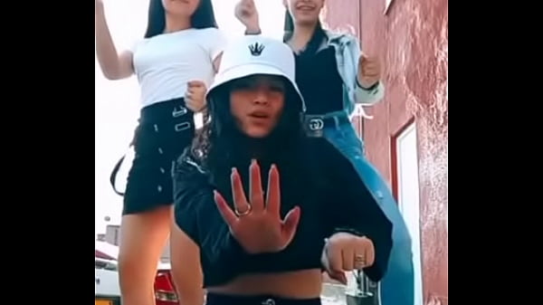 3 PUTAS CALIENTES ME LAS COMO AL RATO SALE MAL