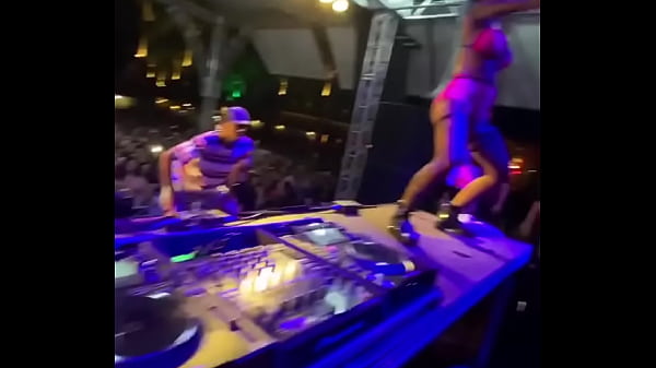 MC TATI ZAQUI DAN&Ccedil;ANDO FUNK NO SHOW