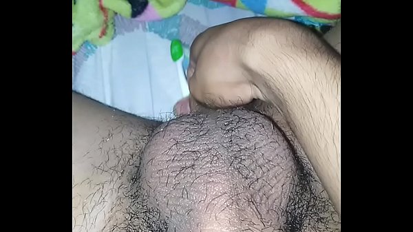 Jugando con mi verga y cepillo en ano