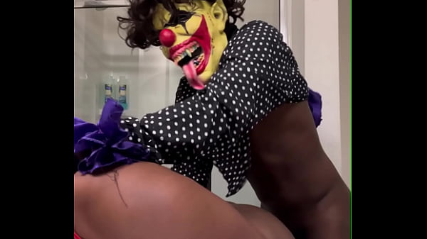 Siren Nudist Getting Her Pussy Pounded Inward By Gibby The Clown