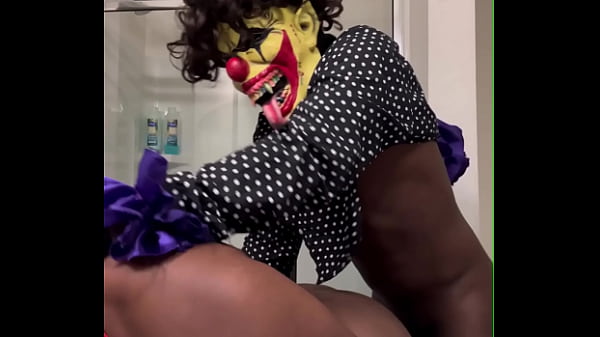 Siren Nudist Getting Her Pussy Pounded Inward By Gibby The Clown