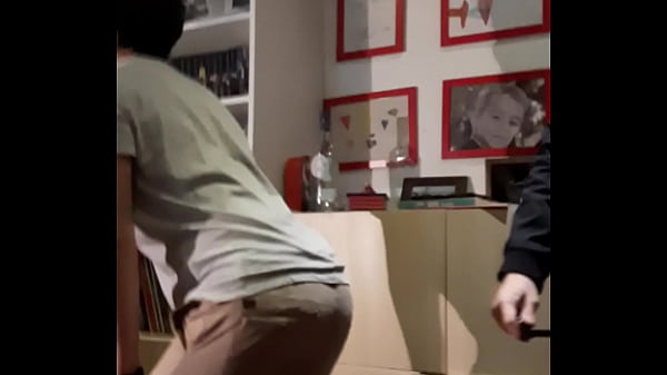 Novinho safadinho espancado pelo meio irmao enquanto padrasto observa cuidadosamente