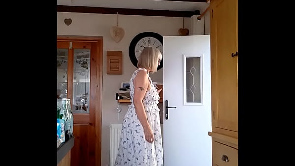 Download Video - Booby tease for deliveryman