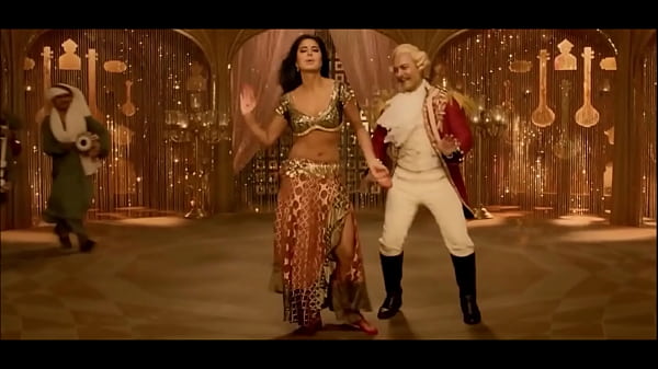 (Part 2) Indian actress Katrina Kaif hot bouncing boobs cleavage navel legs thighs blouse with Aamir Khan in Thugs of Hindostan song Suraiyya edit zoom slow motion