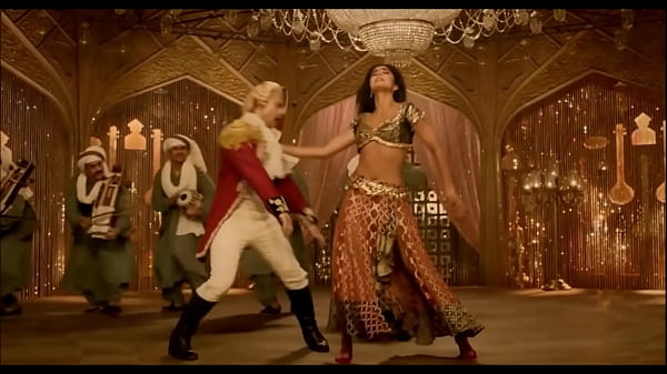 (Part 2) Indian actress Katrina Kaif hot bouncing boobs cleavage navel legs thighs blouse with Aamir Khan in Thugs of Hindostan song Suraiyya edit zoom slow motion