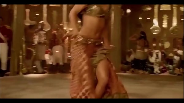 (Part 2) Indian actress Katrina Kaif hot bouncing boobs cleavage navel legs thighs blouse with Aamir Khan in Thugs of Hindostan song Suraiyya edit zoom slow motion