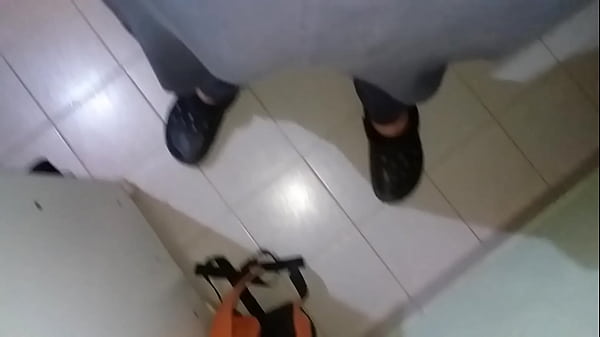 Paja contra el televisor