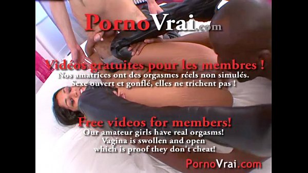 Incredible! The metisse cums 3 times with 2 guys !! French amateur