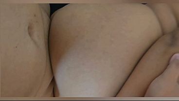 Cogiendo a mam&aacute; soltera mientras sus hijos juegan en el patio culona latina en cuatro puta morocha