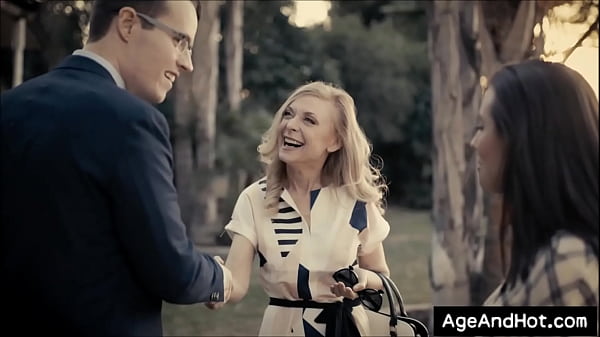 Mec Baise Avec Un Enseignant Mature De Troisième Année Longtemps Oublié