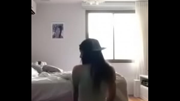 hot brunette twerking