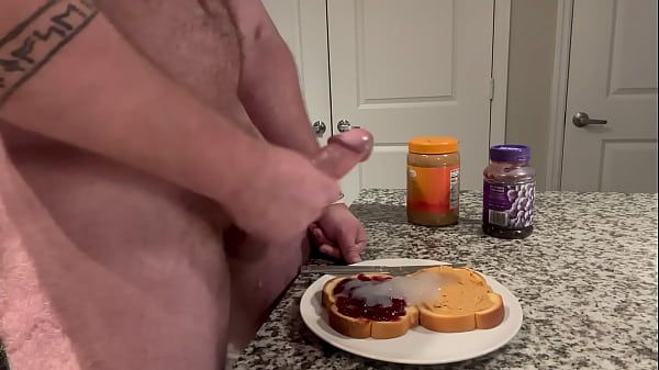 Download Video - Hung White Bodybuilder Makes a Cum Sandwich with Multiple Loads
