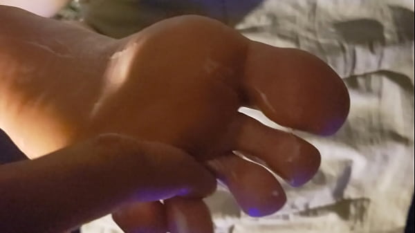 Finger fuck my toes