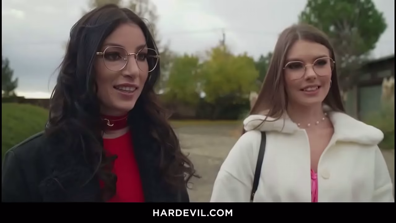 Princess Alice'_s Wild Threesome: A Sensational Anal Experience