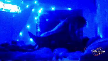 Secuencia completa: Polvo, leche y un checkout forzado.