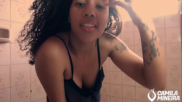 Download Video - Olhe o que essa novinha morena do rab&atilde;o fez no banho &lpar;TRAILER&rpar;