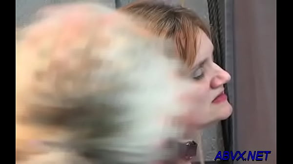 Ein Freudiges Junges Mädchen Wird Gefickt