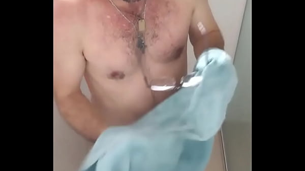 Tomando banho depois de pegar aquela praia.