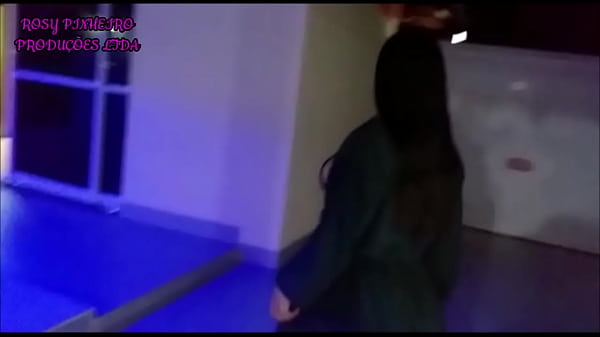 Rosy Pinheiro suspects that her husband is betrayed her and takes revenge by eating his ass.
